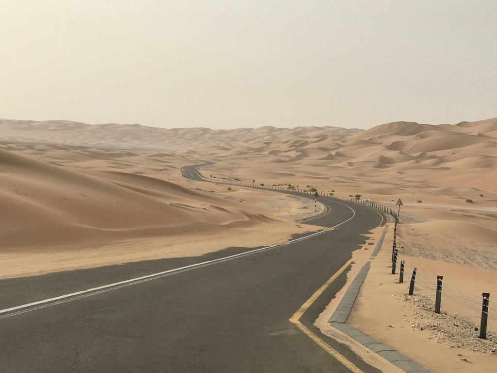 طريق صحراوي
